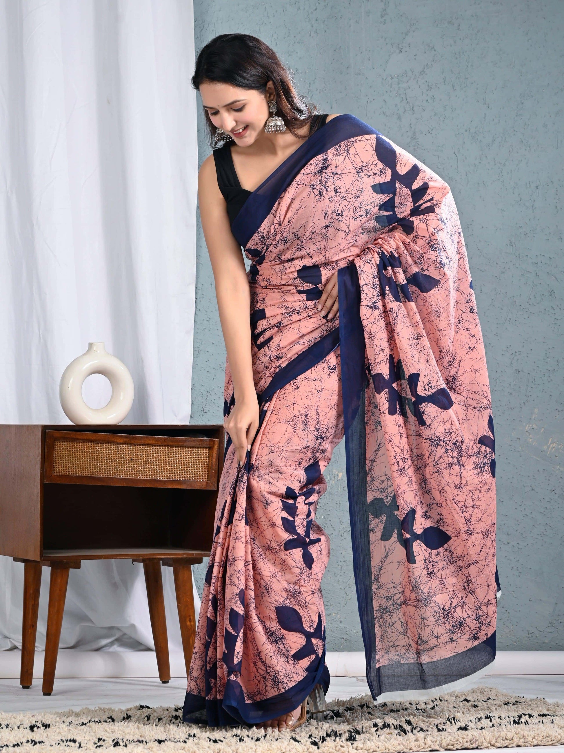 Women's Pink & Navy Printed Saree view 2