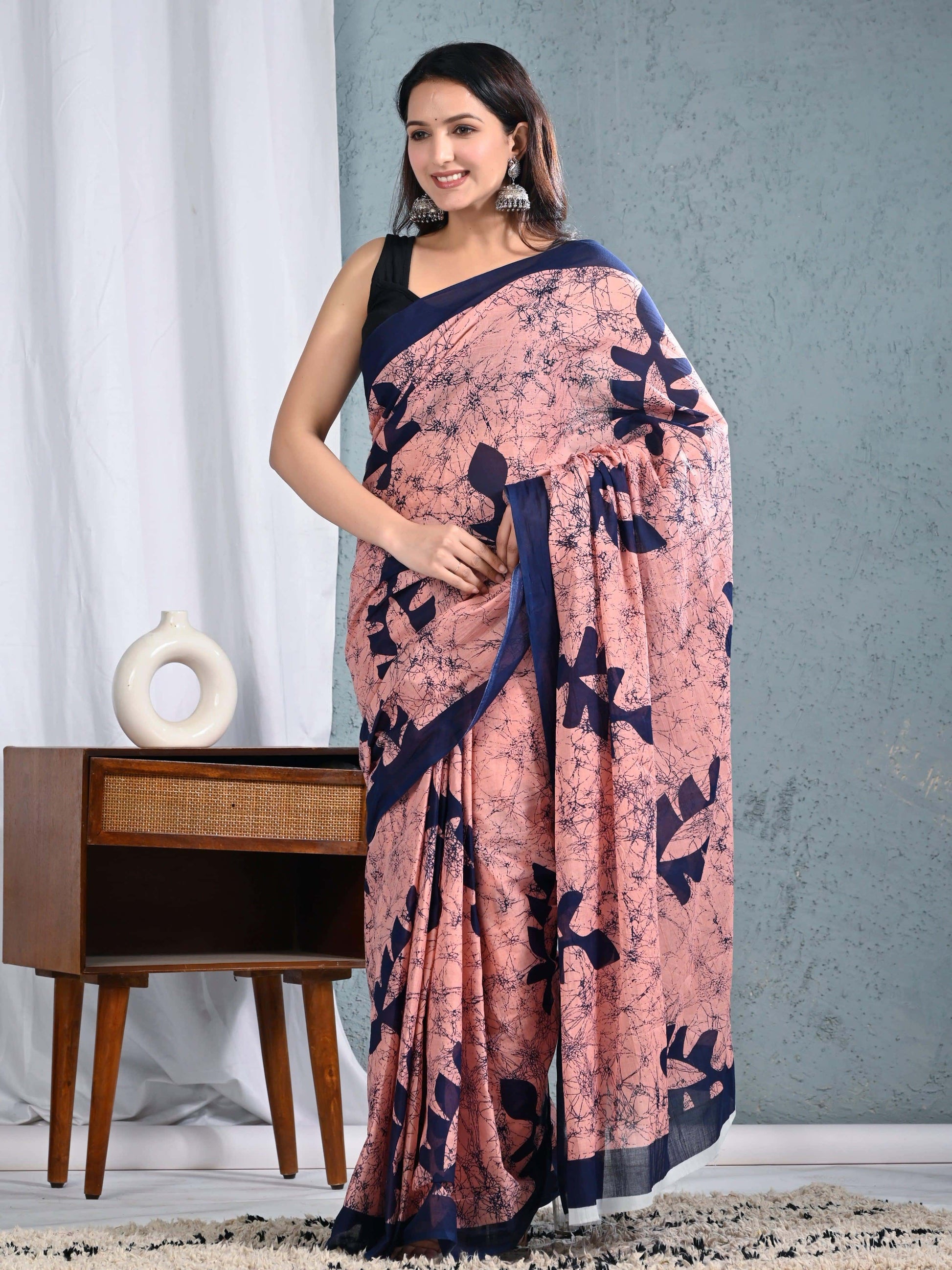Women's Pink & Navy Printed Saree view 4