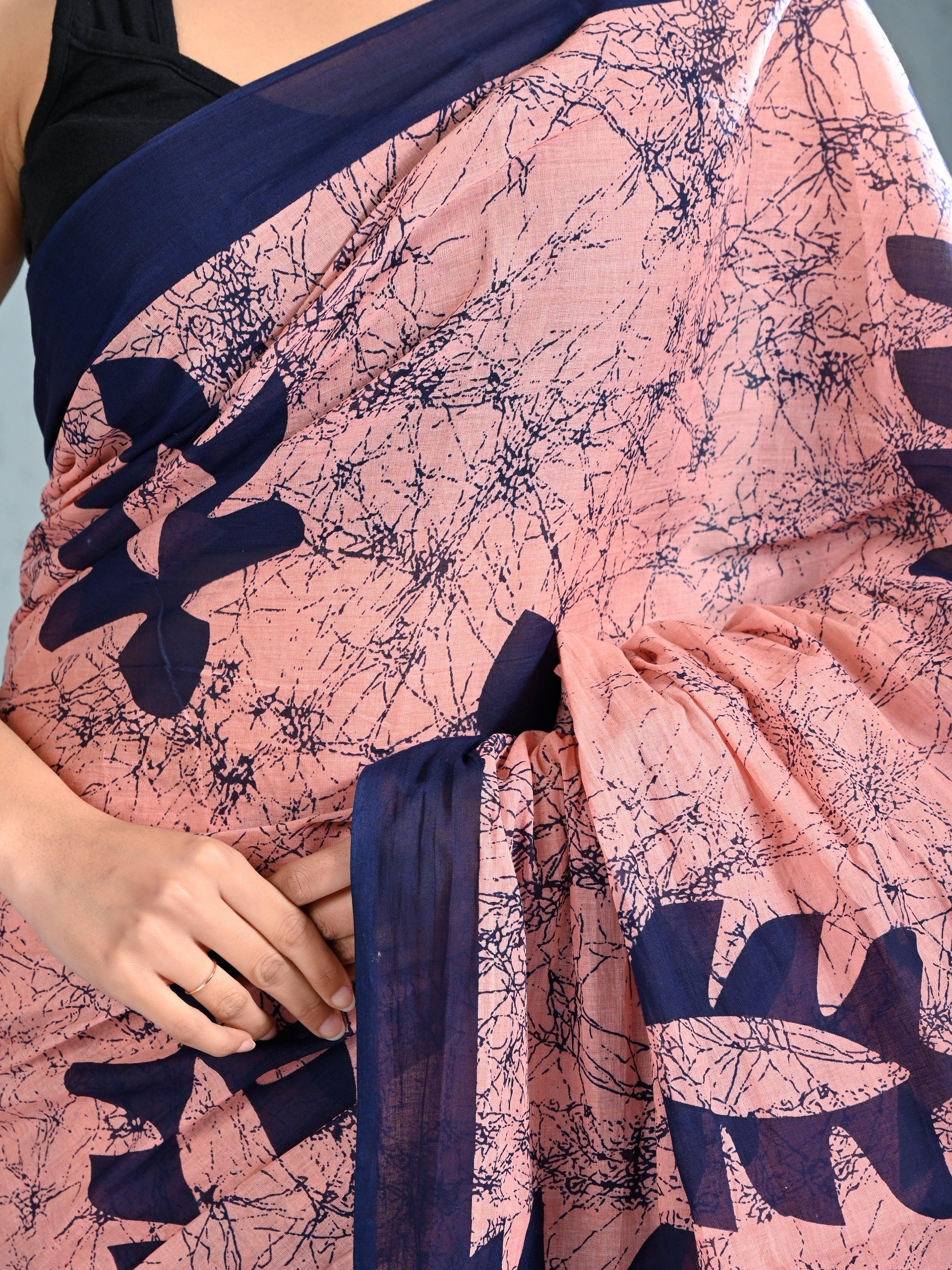Women's Pink & Navy Printed Saree view 7