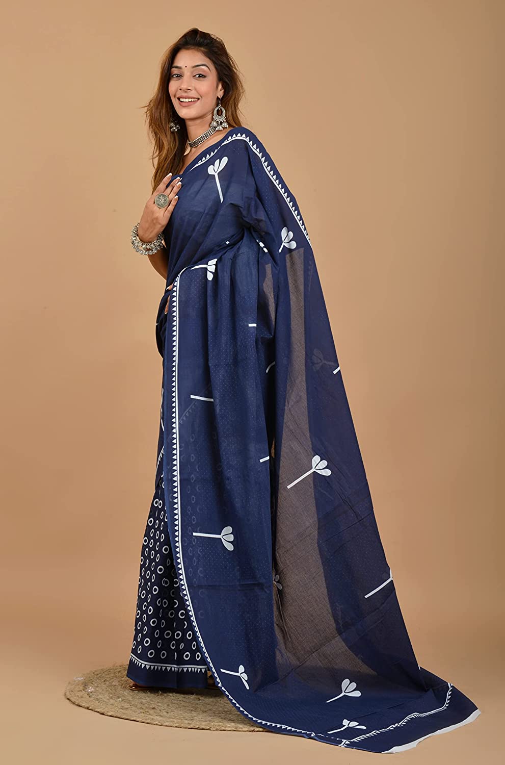 Blue Floral Print Saree with Blouse Piece view 4
