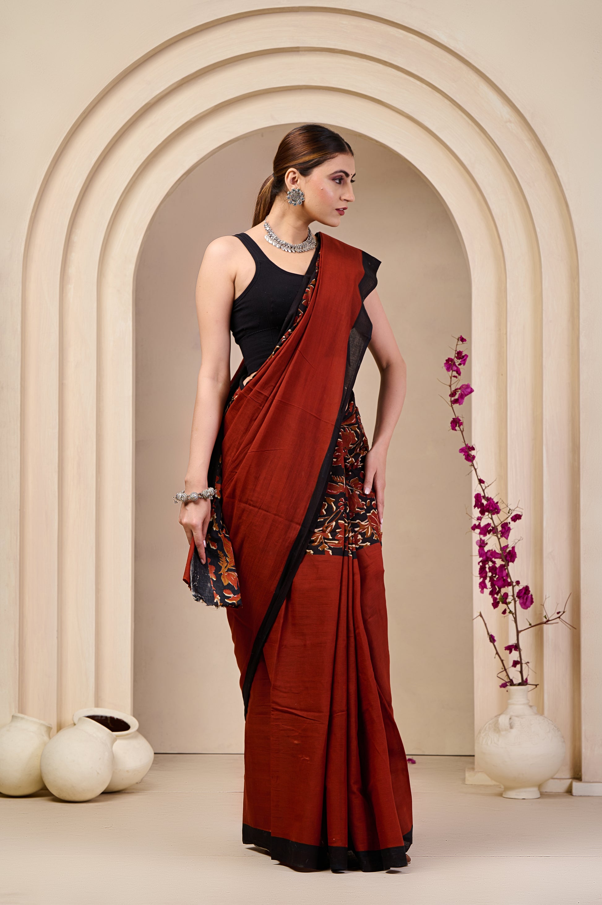 Elegant Rust and Black Floral Print Saree with Blouse Piece view 4