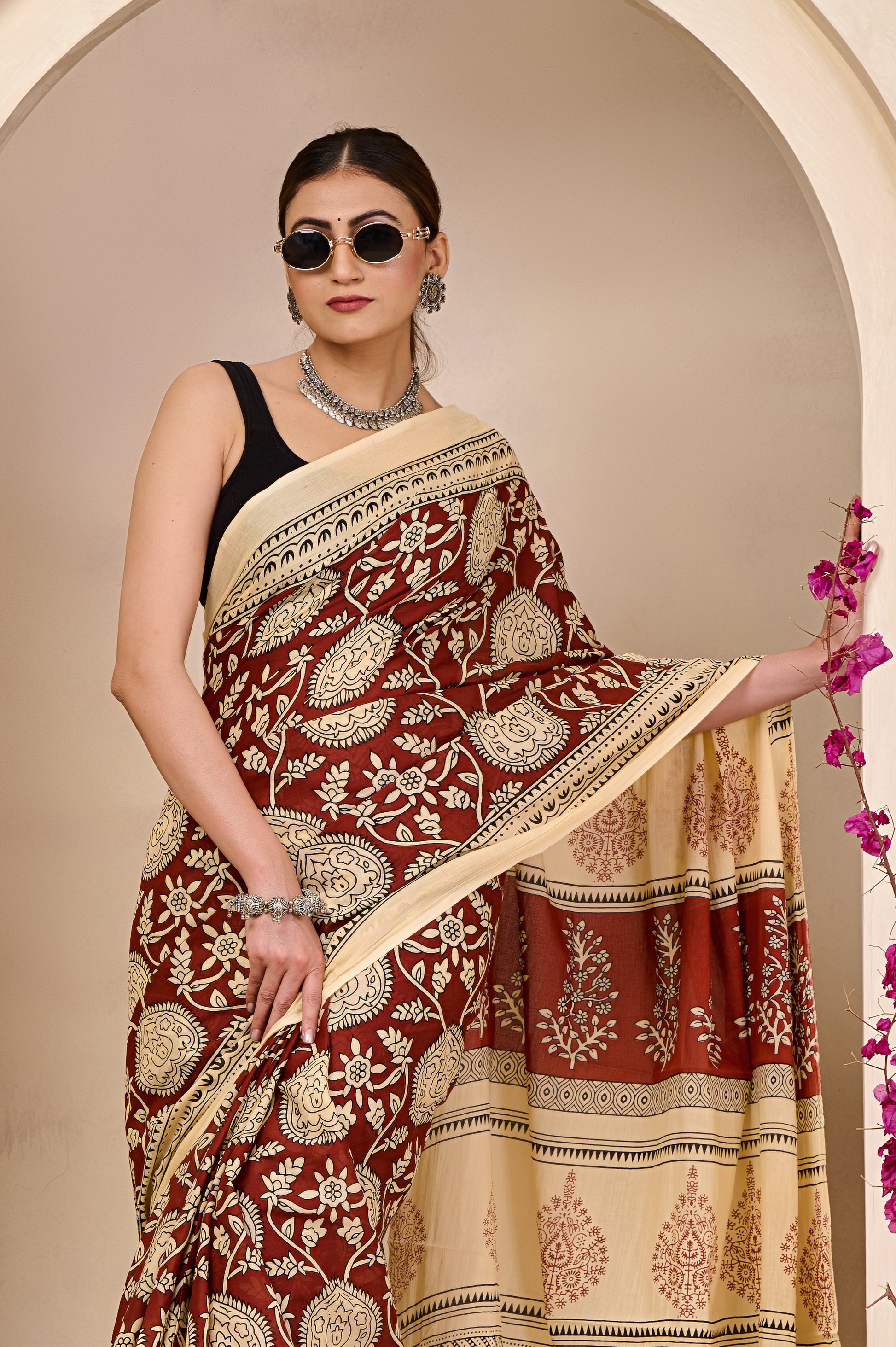 Elegant Printed Saree with Traditional Design with Blouse Piece view 2