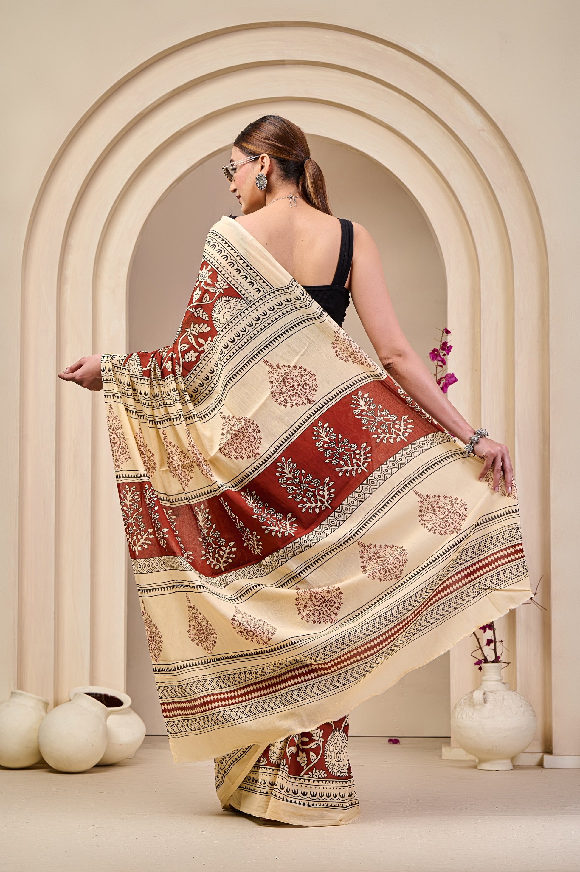 Elegant Printed Saree with Traditional Design with Blouse Piece view 3