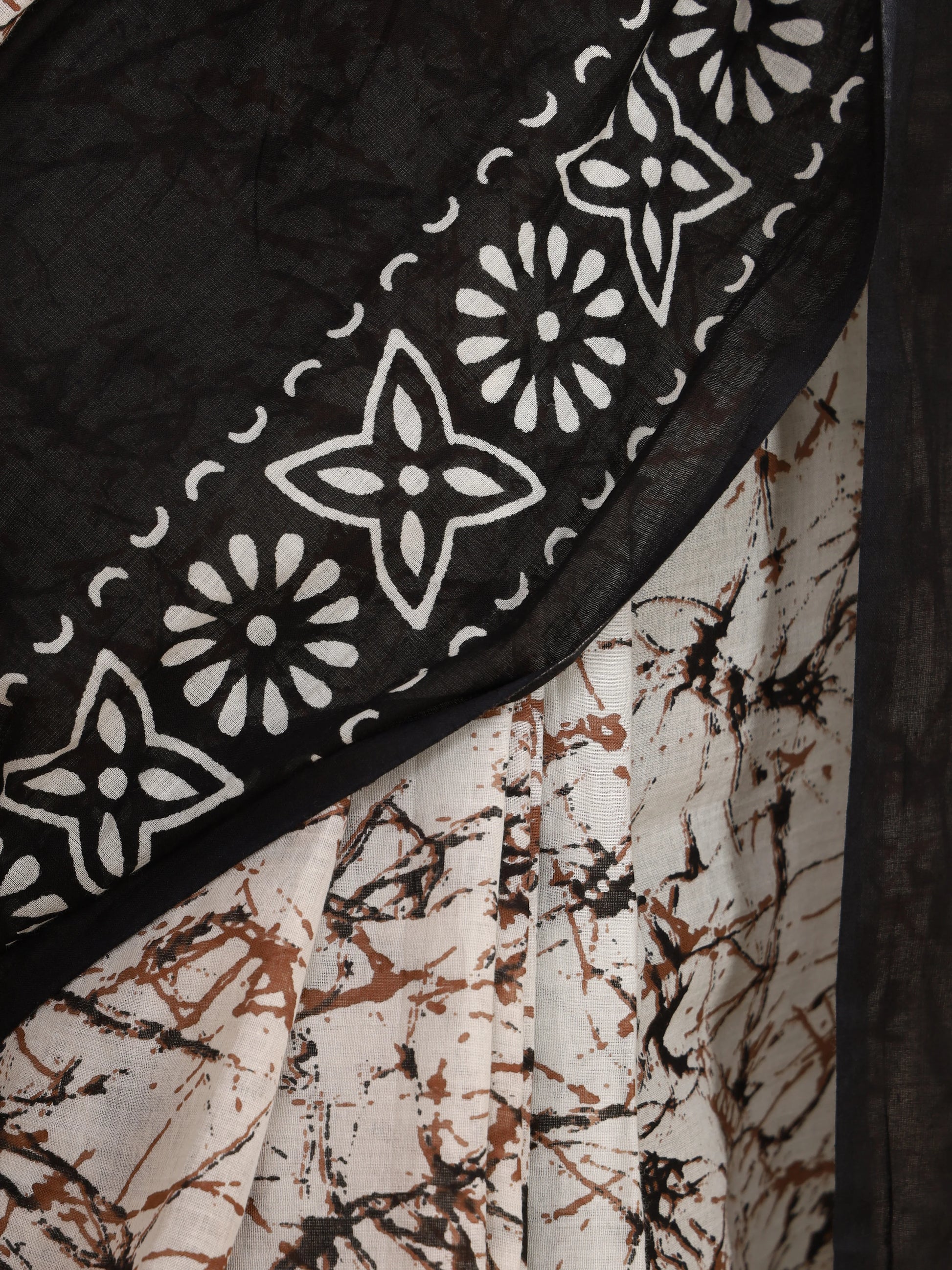 Elegant Black & White Batik Print Cotton Saree with Designer Pallu view 3