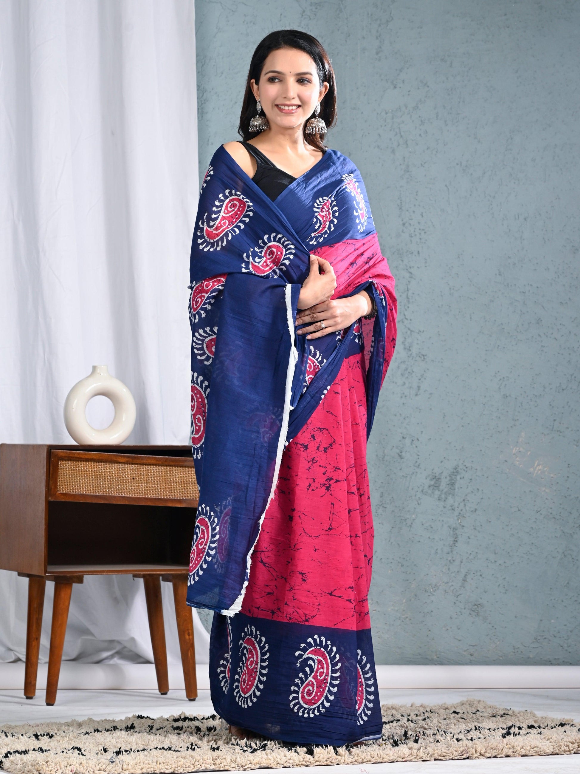Women's Printed Blue and Pink Saree view 2