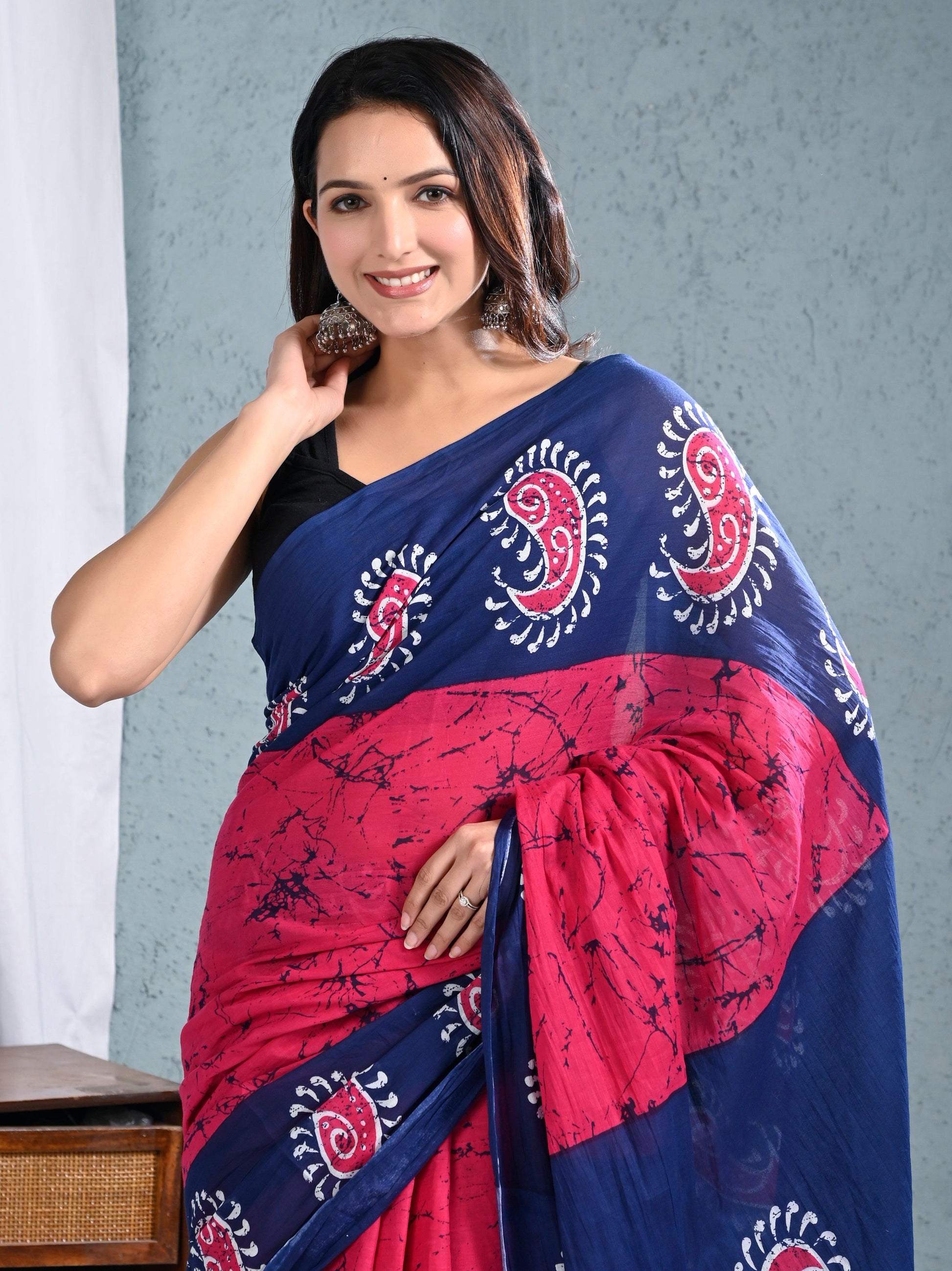 Women's Printed Blue and Pink Saree view 3