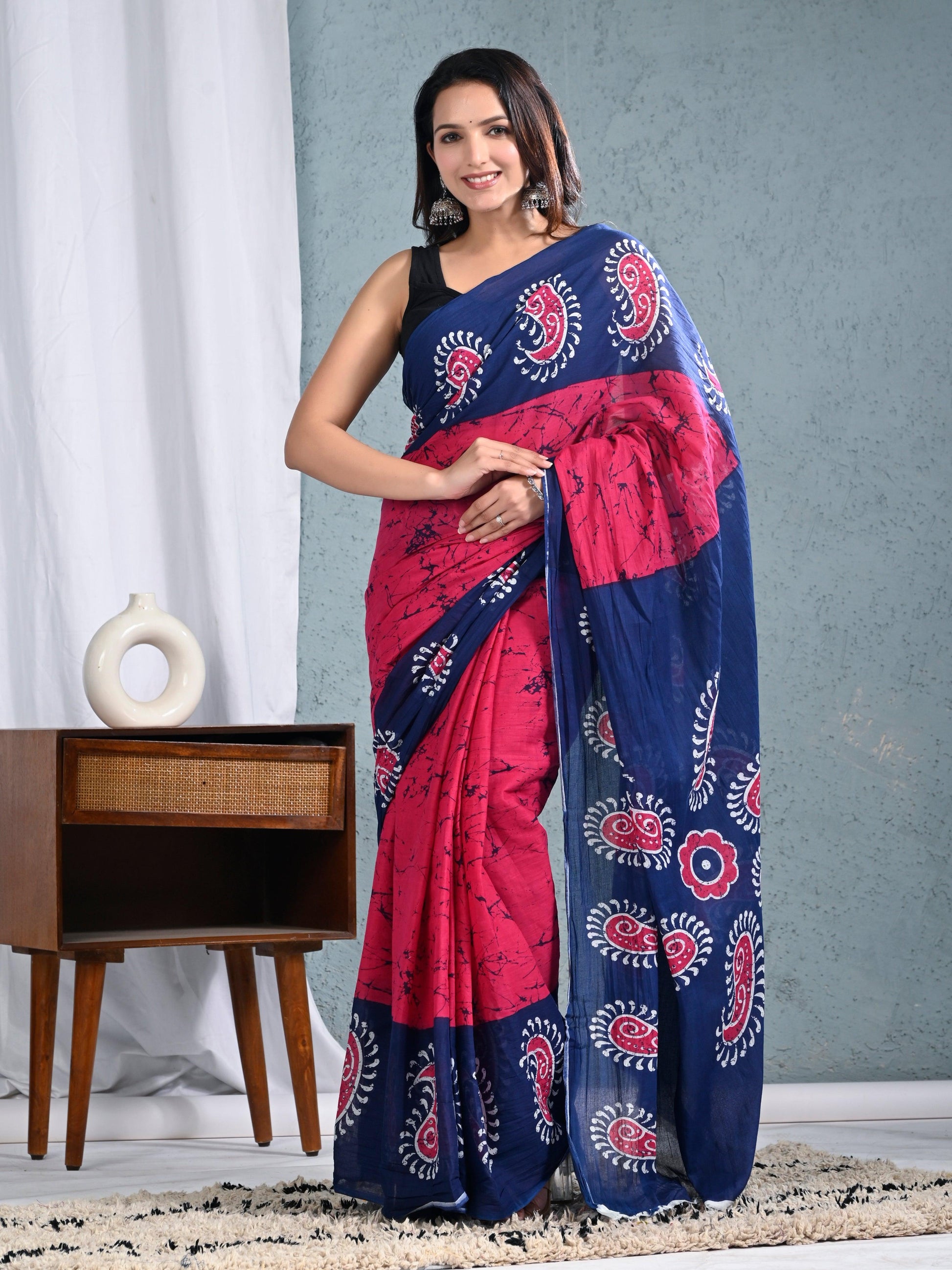 Women's Printed Blue and Pink Saree view 5