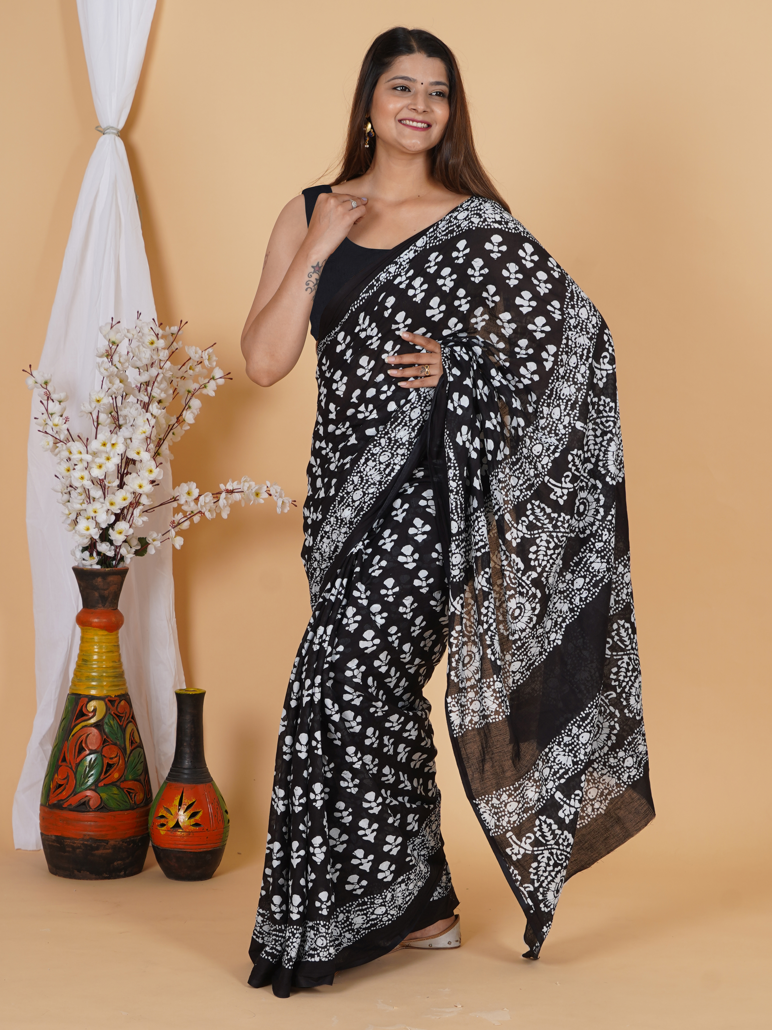 Elegant Printed Black Cotton Saree - SoftSpun Fabrics view 4