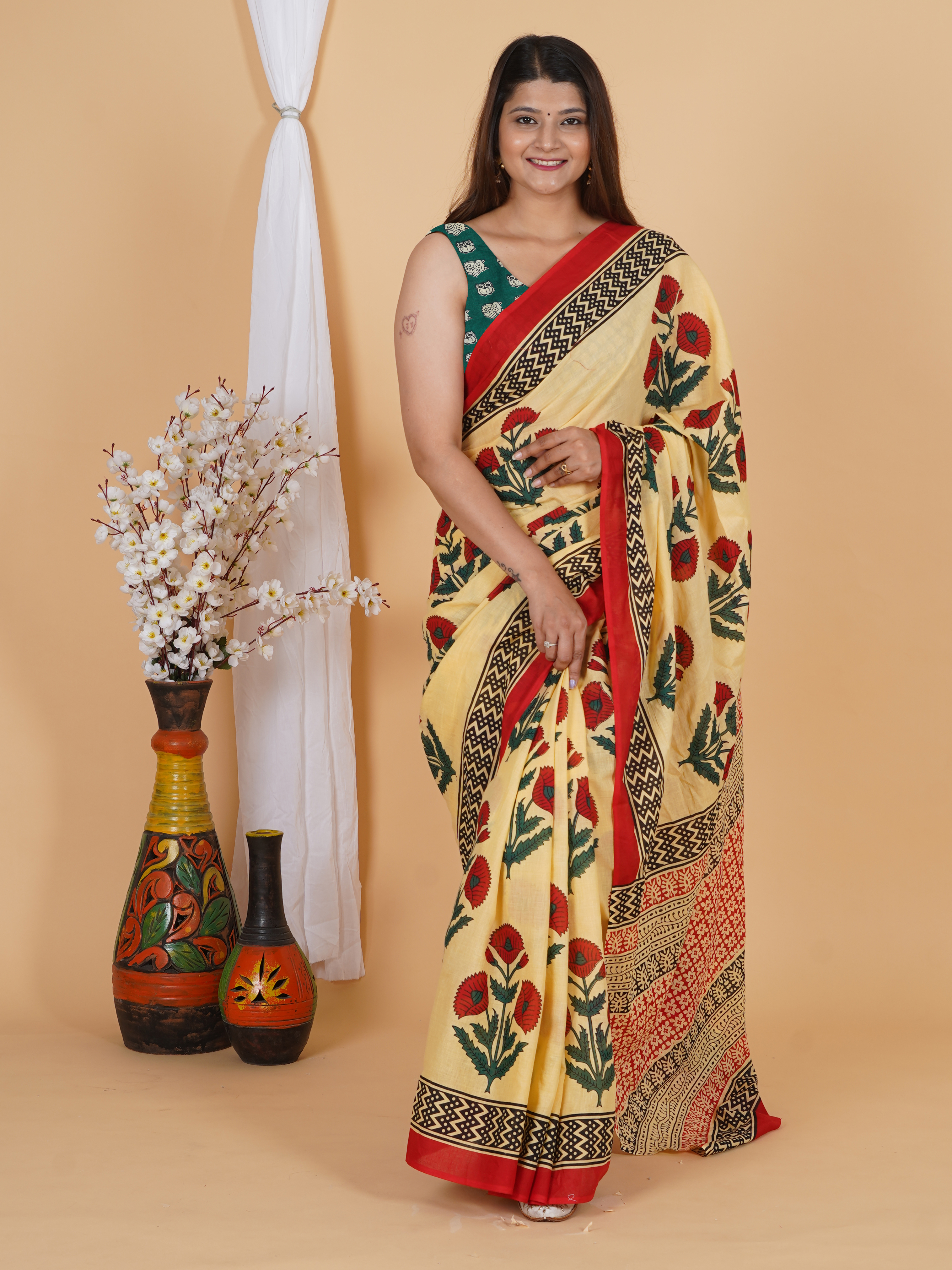Printed Cotton Saree Mustad With Blouse Piece view 3