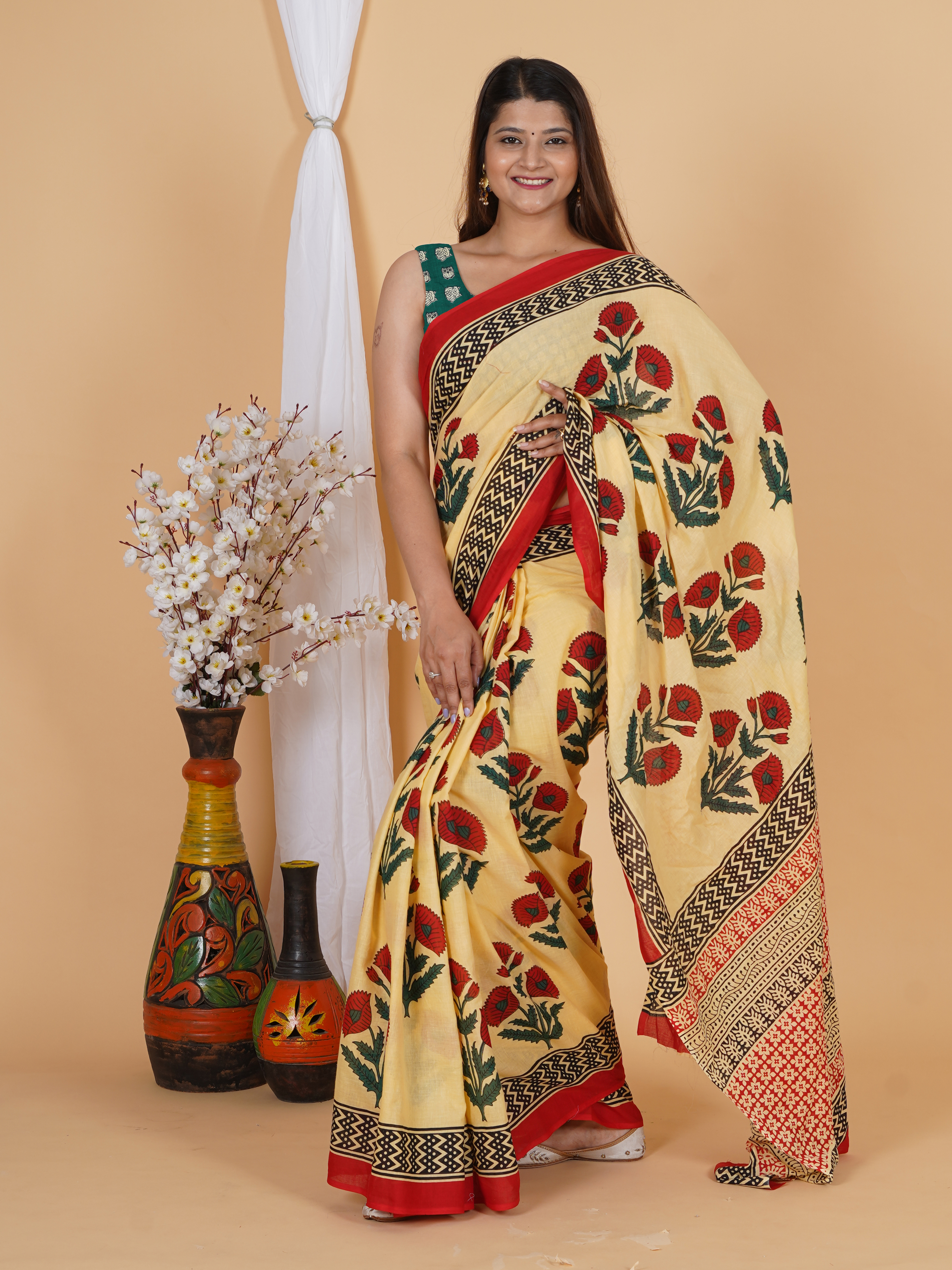 Printed Cotton Saree Mustad With Blouse Piece view 4
