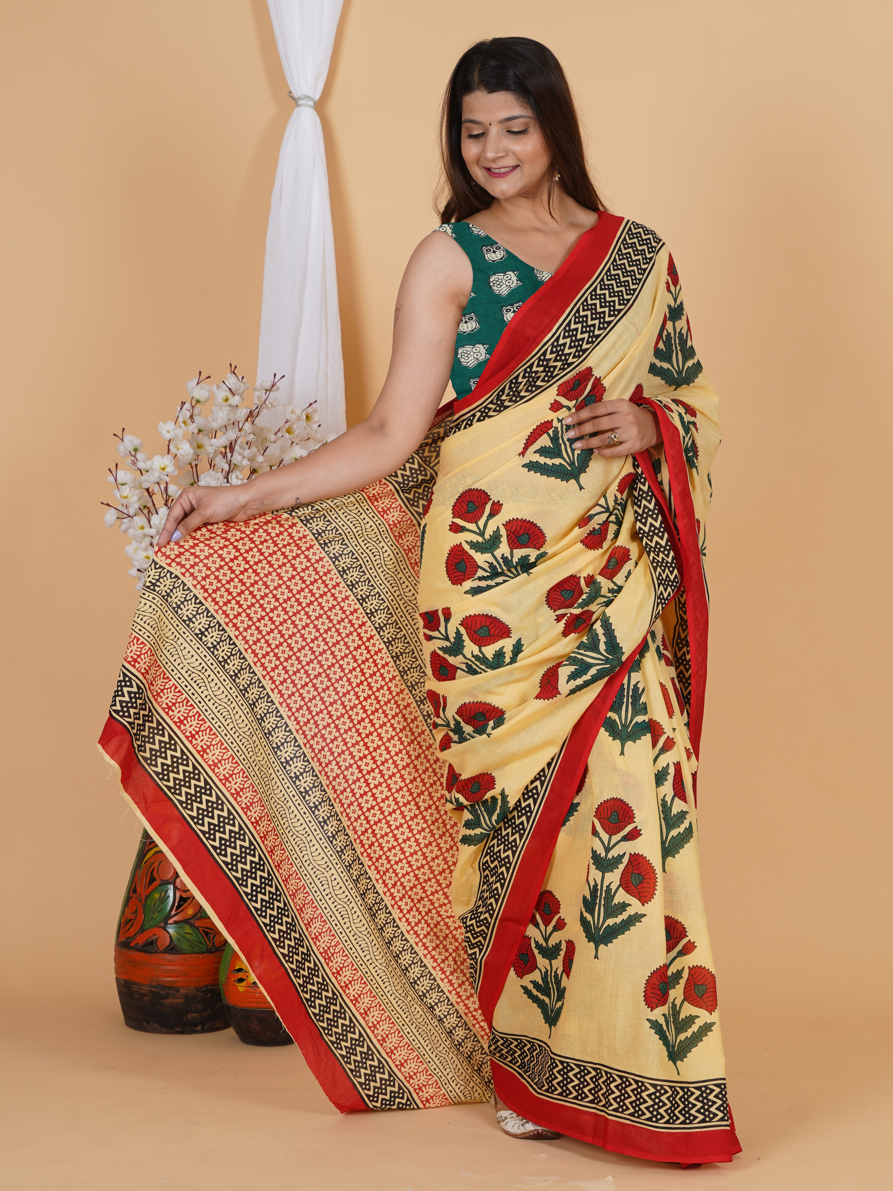Printed Cotton Saree Mustad With Blouse Piece view 5
