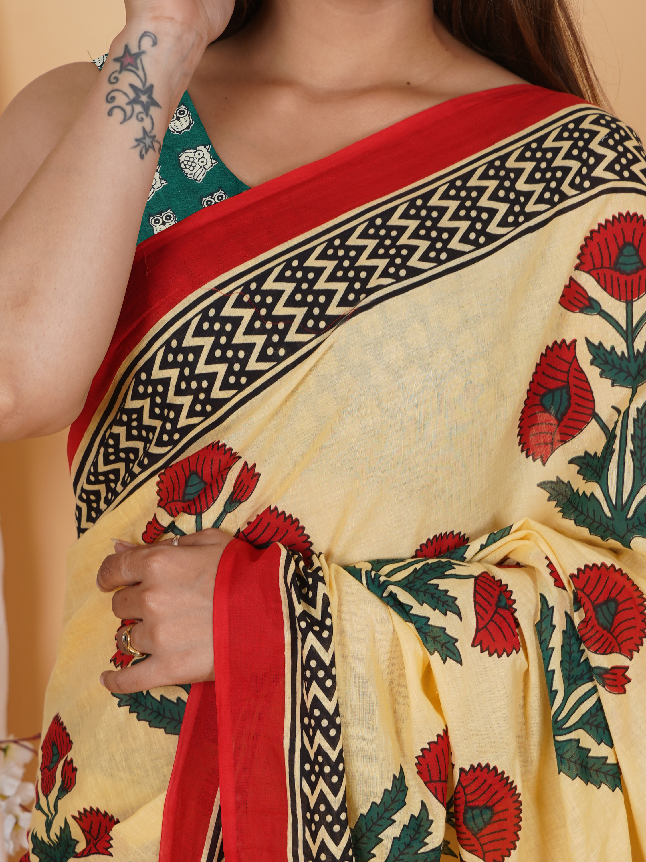 Printed Cotton Saree Mustad With Blouse Piece view 6