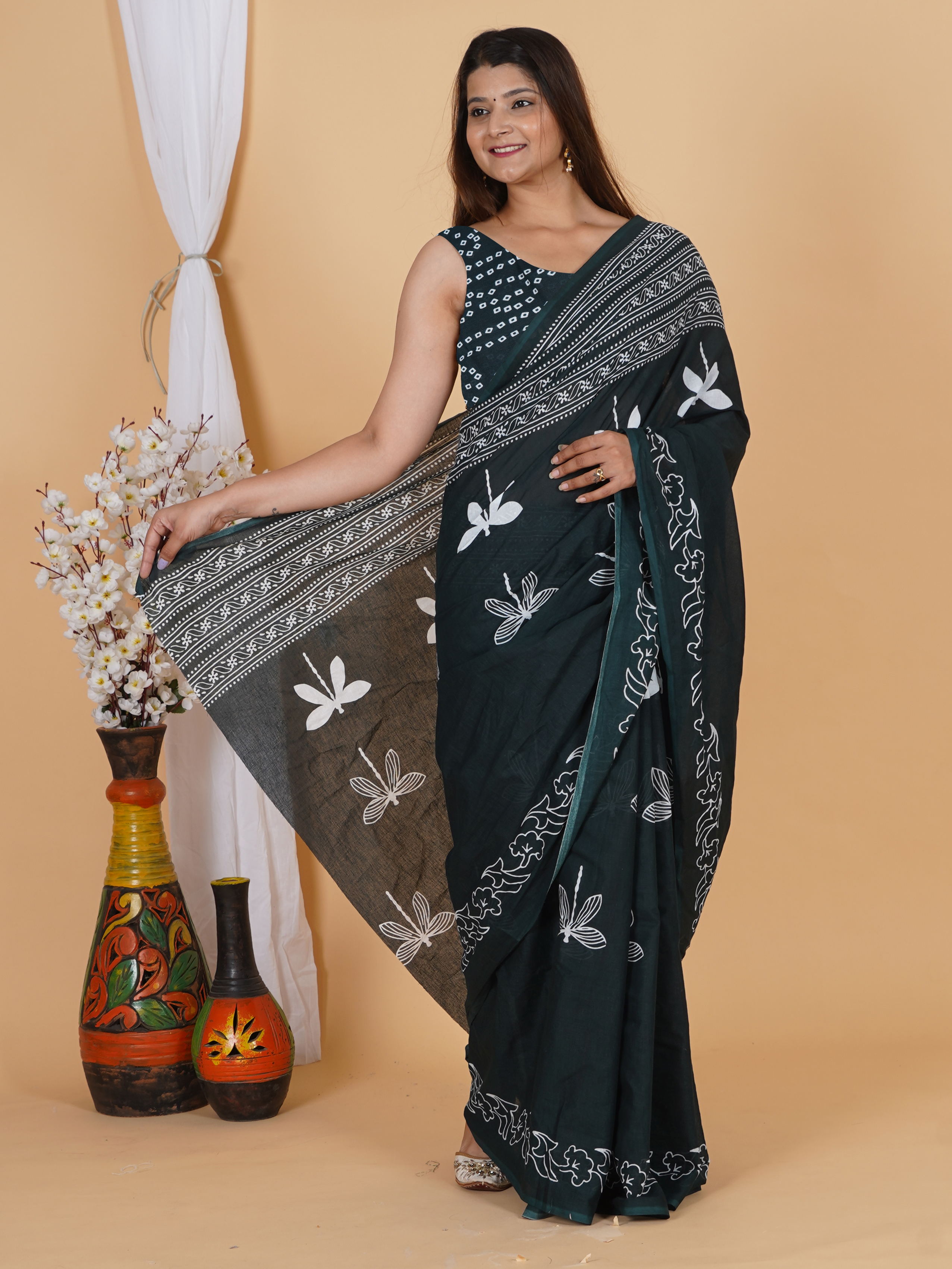 Elegant Black Printed Cotton Saree - SoftSpun Fabrics view 4