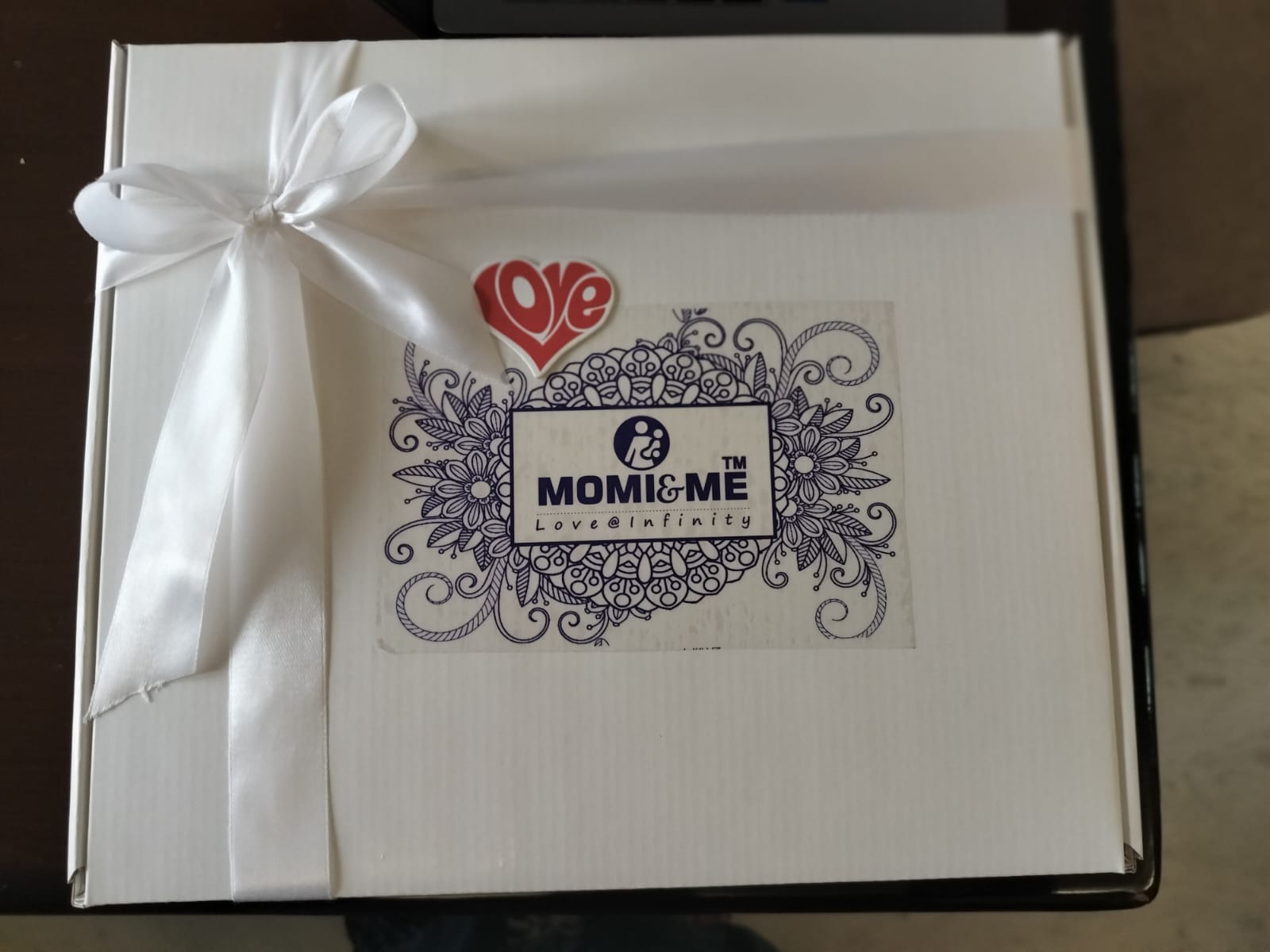 Momiandme New Mom Awesome-Luxury Gift Box | Momiandme Luxurious Gifts for New Mum Gift Box | Gift Hamper | Baby Shower | 5+3 piece view 5