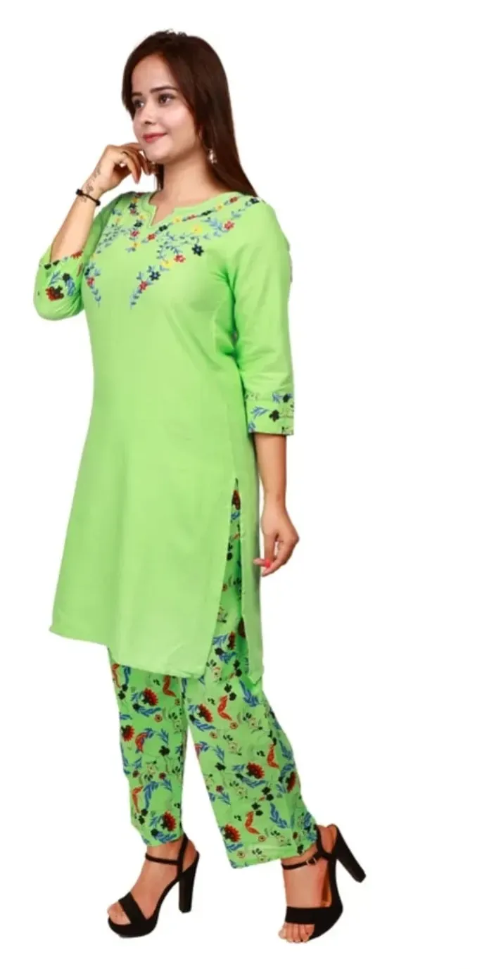 Women Green Printed Straight Fit Ethnic Pants view 2