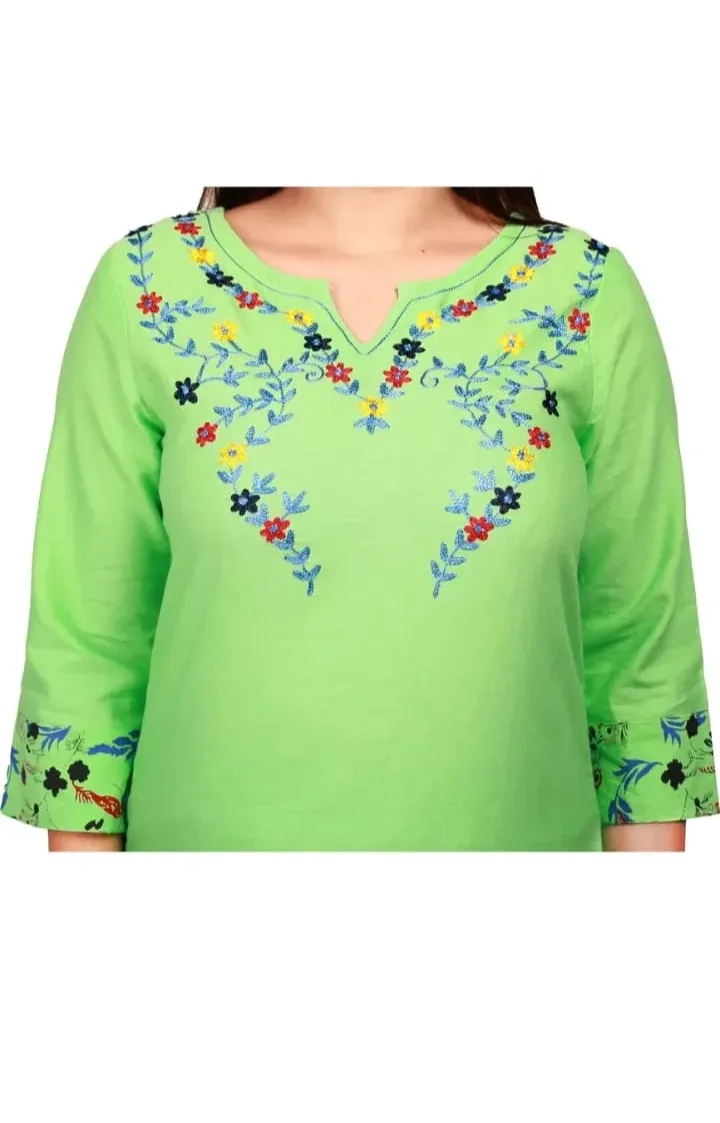 Women Green Printed Straight Fit Ethnic Pants view 3