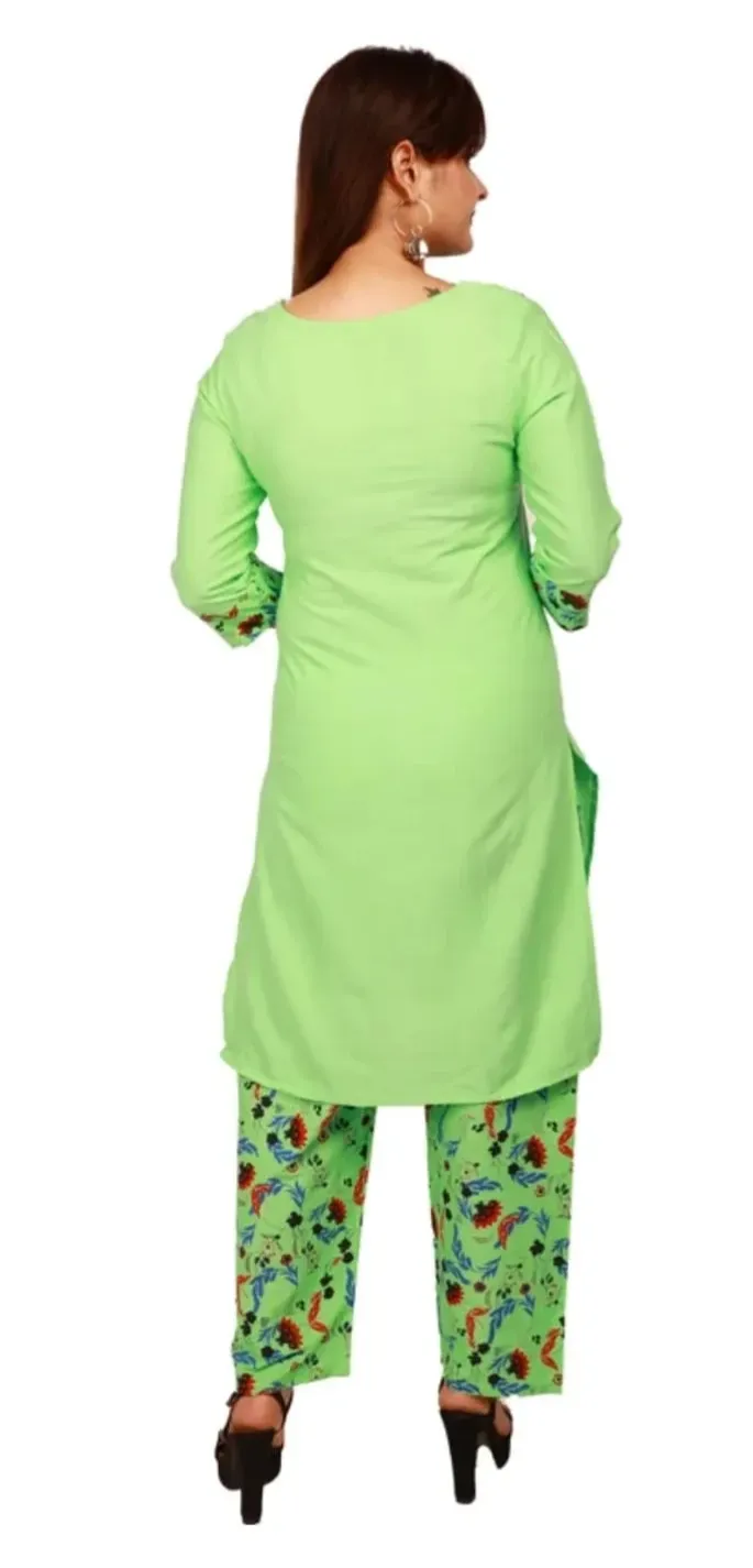 Women Green Printed Straight Fit Ethnic Pants view 4